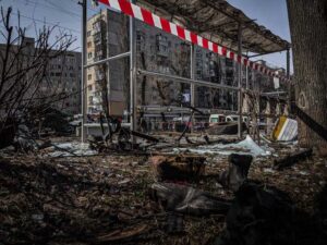 Missile strikes on Ukrainian cities as call-up causes chaos in Russia